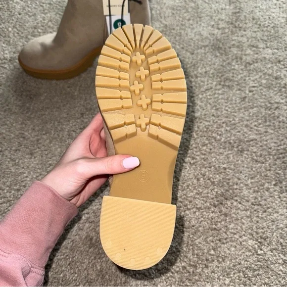 SOLD | NWT! Universal Thread - Women's Ankle Boots - Size 9, Tan/Cream - Picture 5 of 6